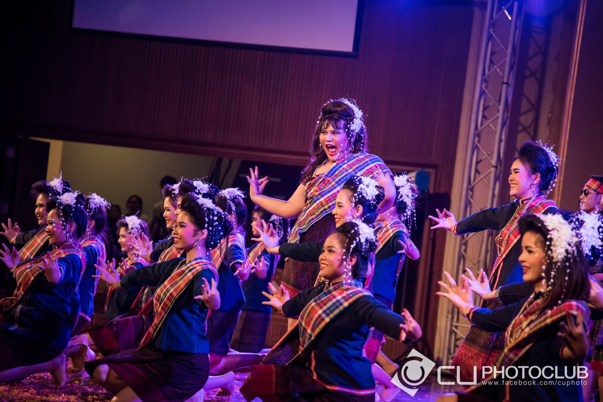 สืบปณิธาน ประสานไทย