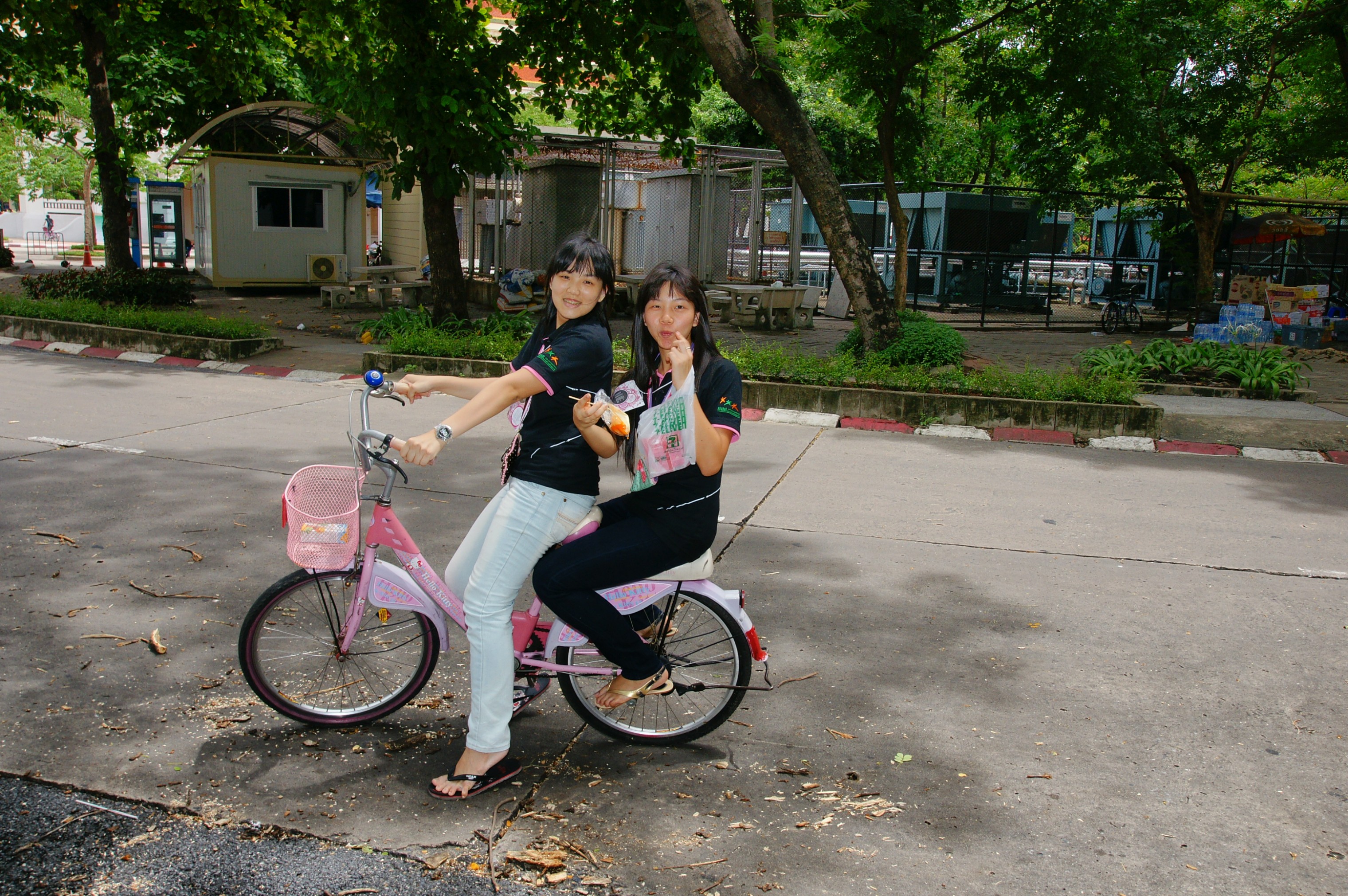 รับน้องเก้าใหม่
2009